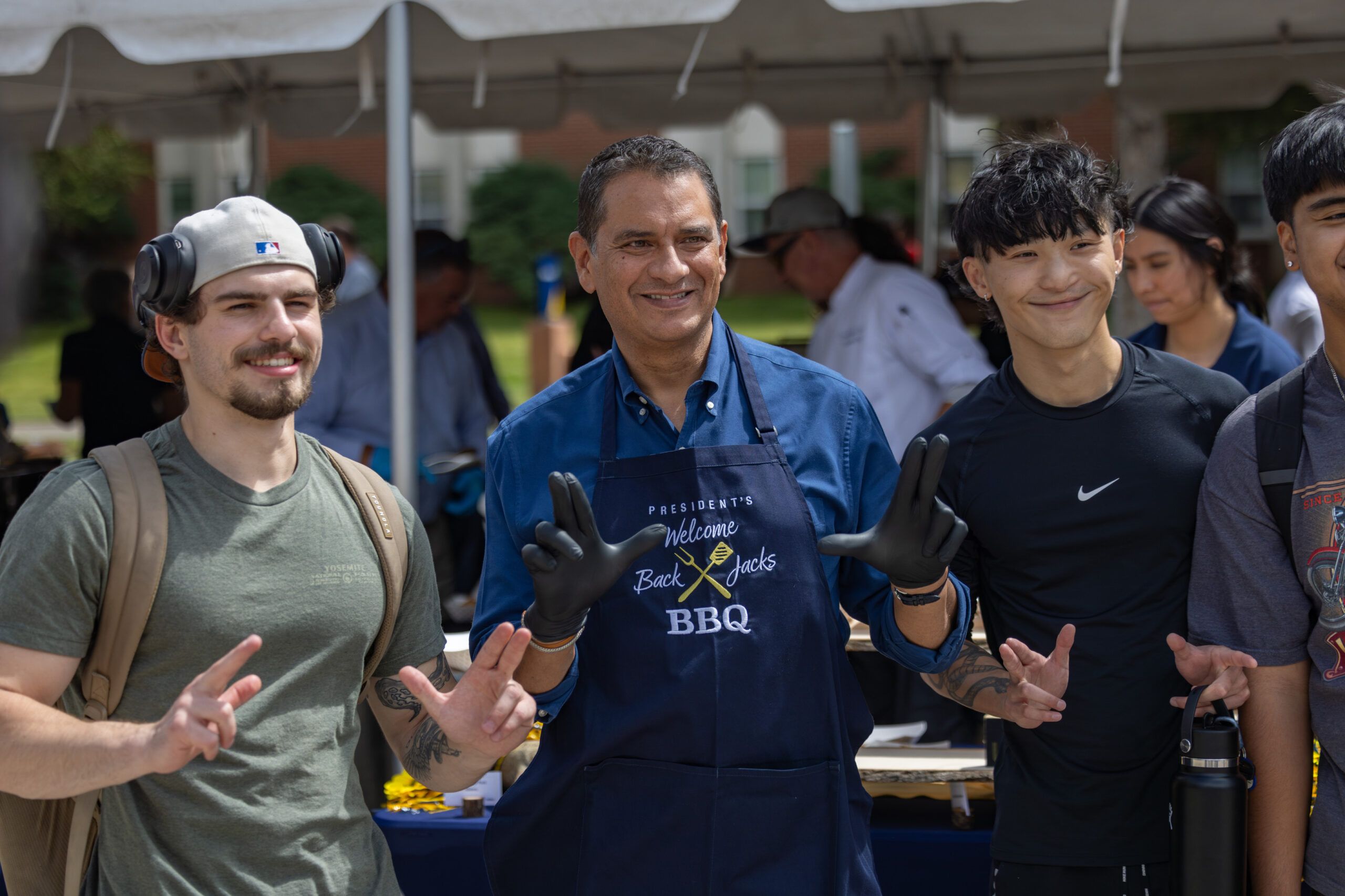 NAU President, José Luis Cruz Rivera, hosts a barbecue to welcome back students to school.
