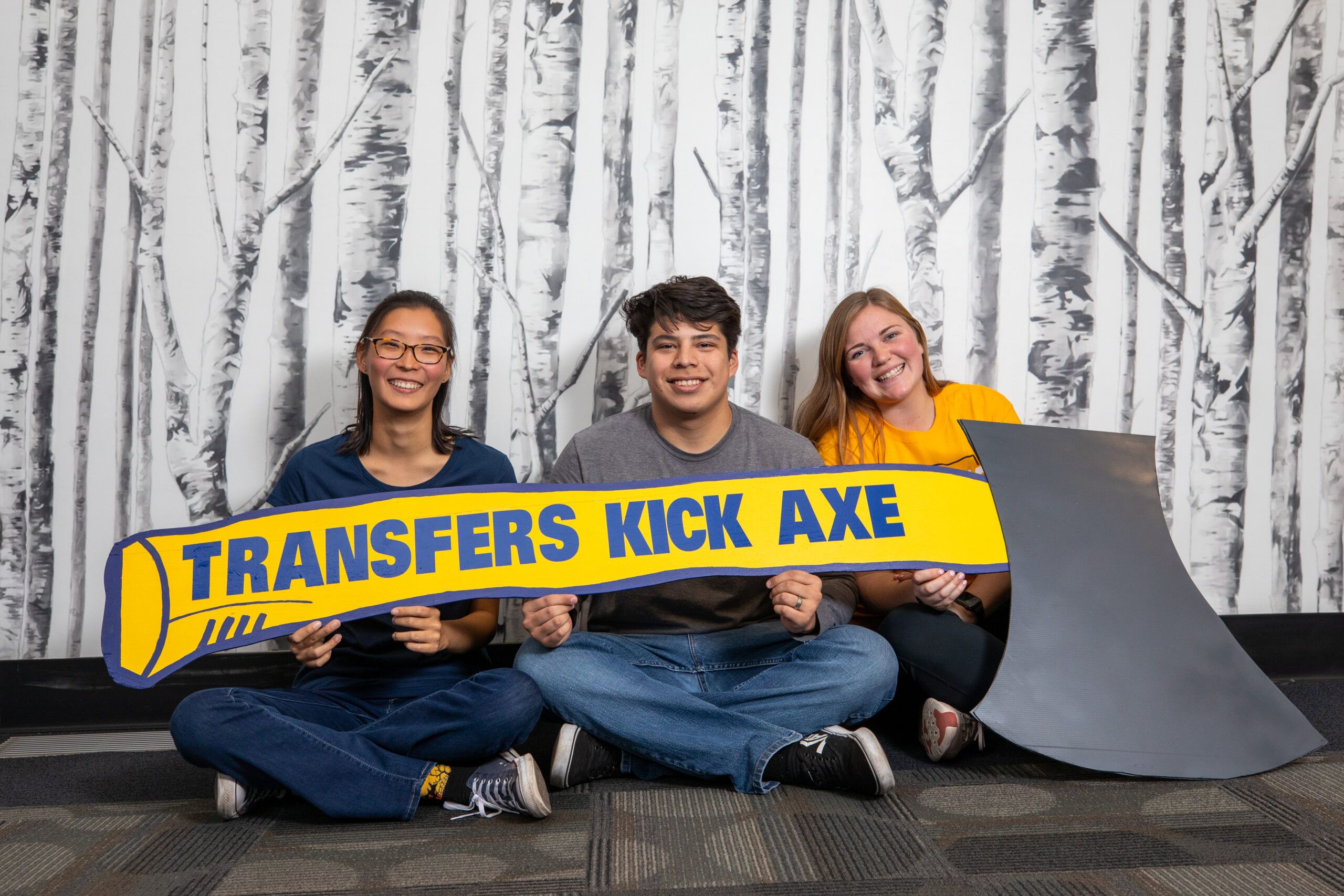 NAU transfer students pose together during orientation.